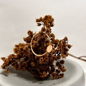 Round shaped ring for women